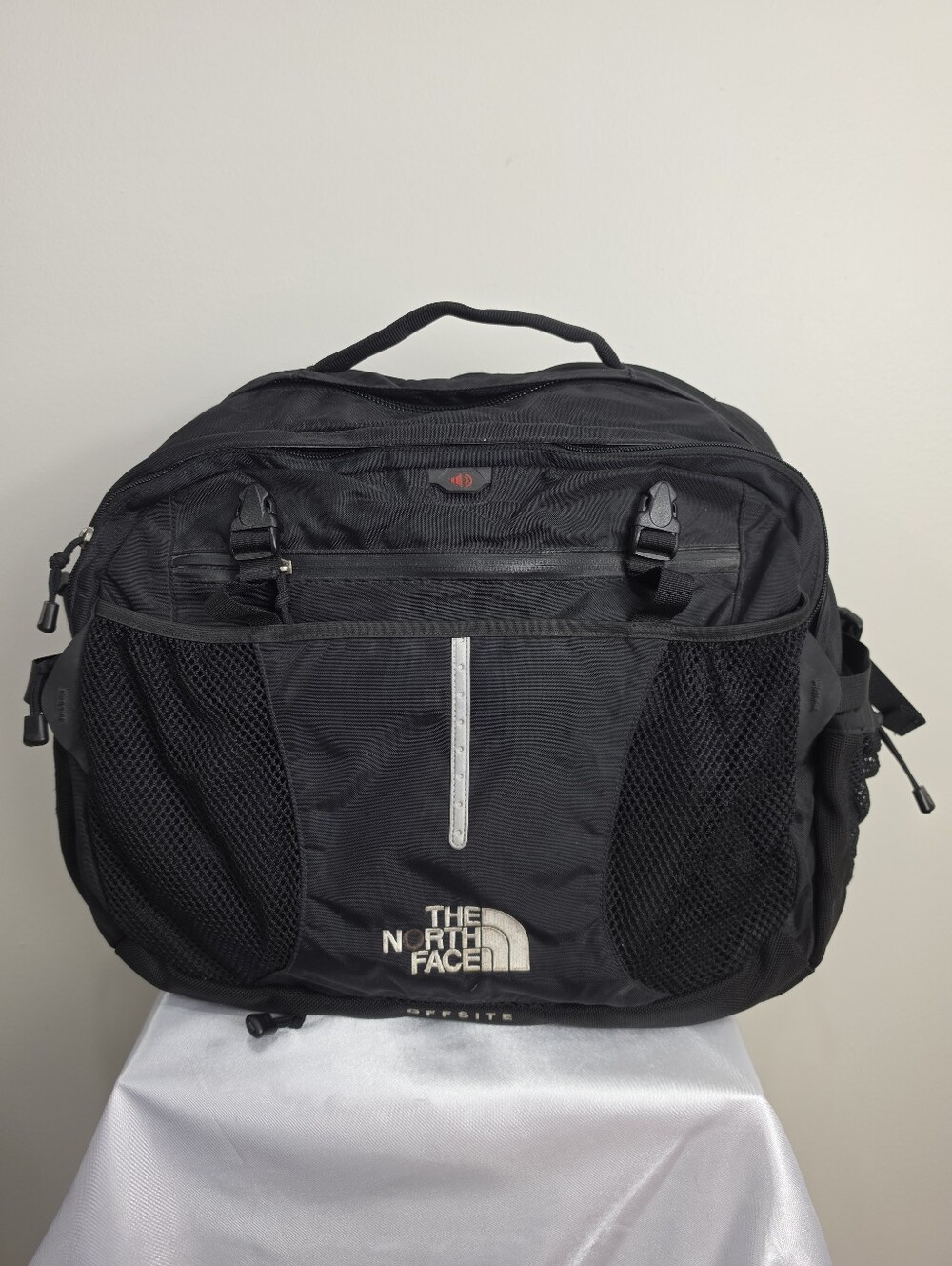 The North Face Offsite Messenger / Laptop  Bag
